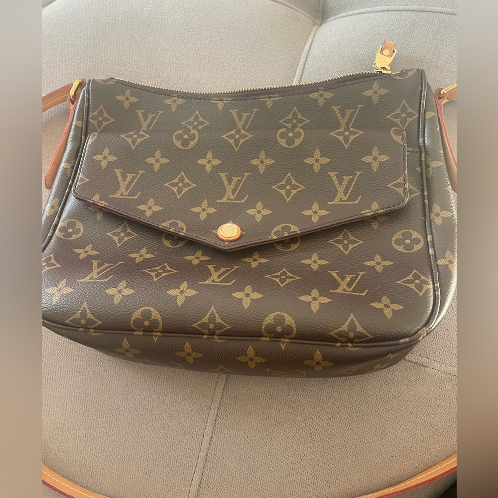 Louis Vuitton purse